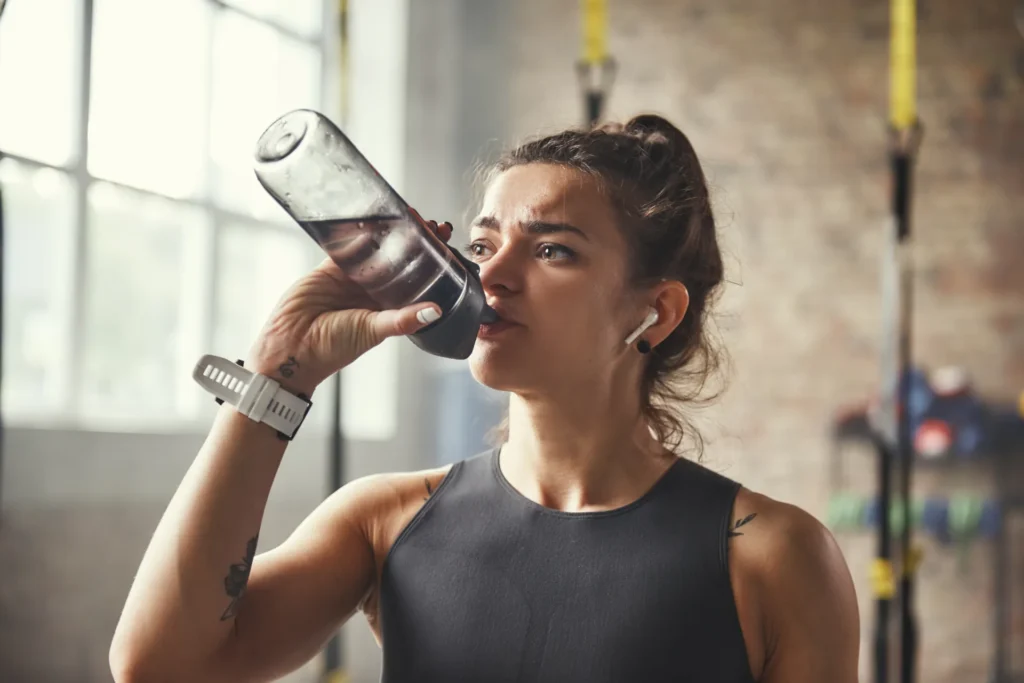 donna palestra acqua