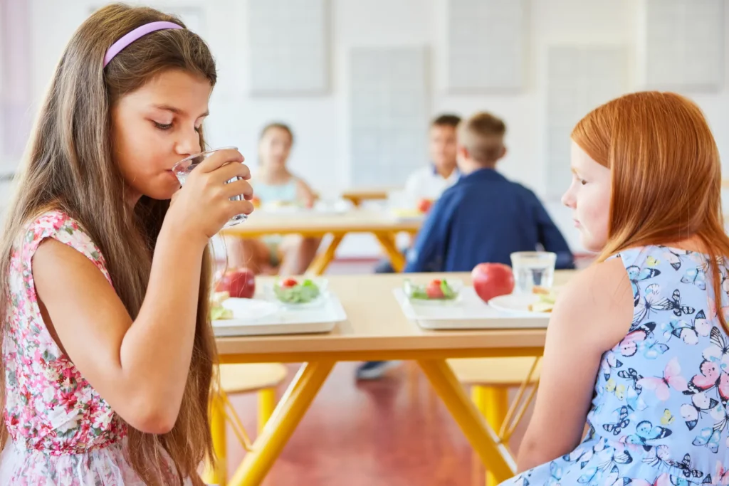 bere acqua a scuola